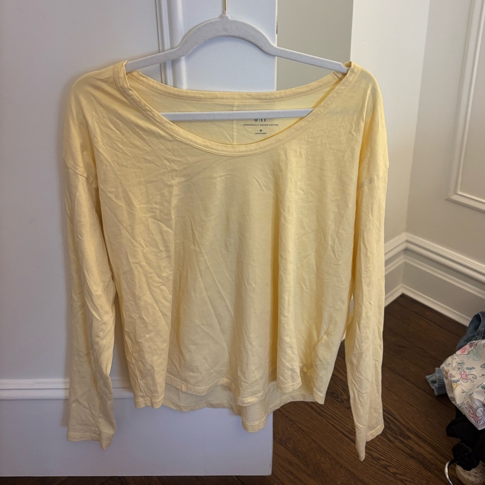 GAP Pale Yellow Long-Sleeve Women's Tee